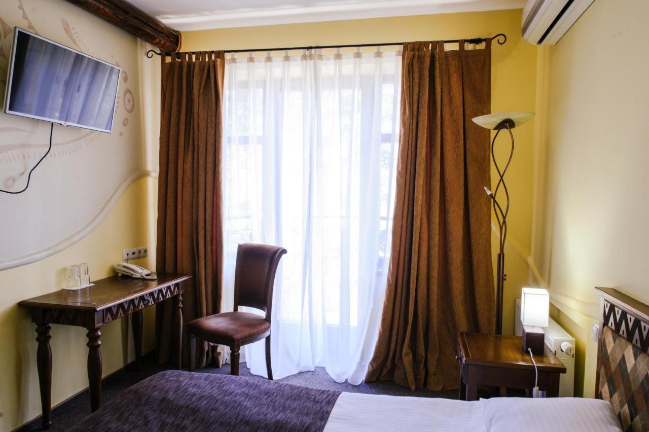 Hotel Трипільське Сонце Podgortsy  Esterno foto