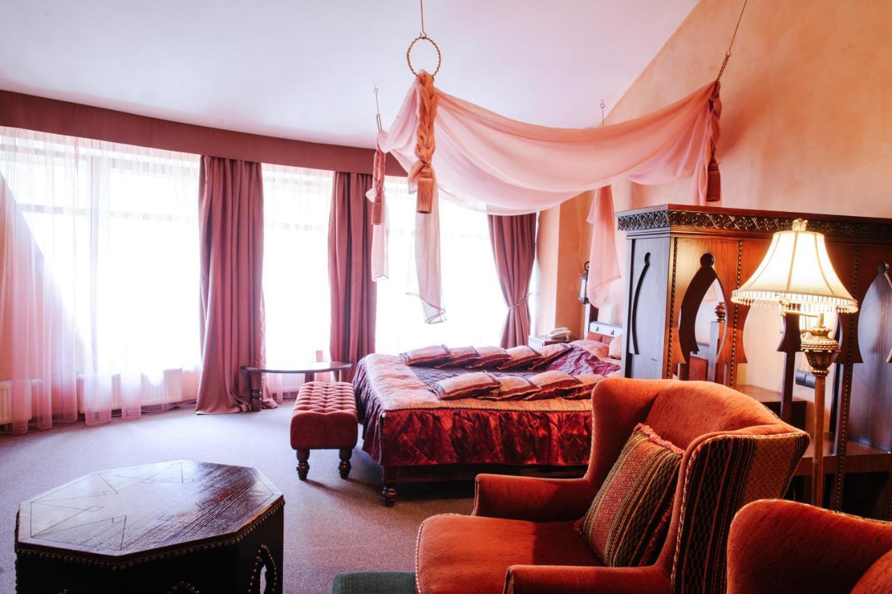Hotel Трипільське Сонце Podgortsy  Esterno foto